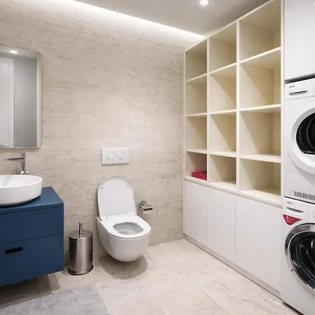 Skanderbeg Square Center *