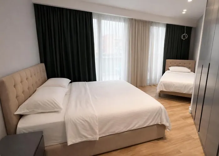 Skanderbeg Square Center *