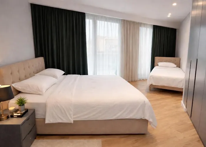 Skanderbeg Square Center *