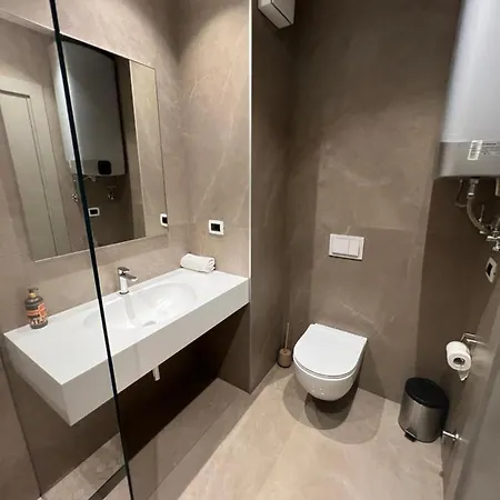 Skanderbeg Square Center Apartman *
