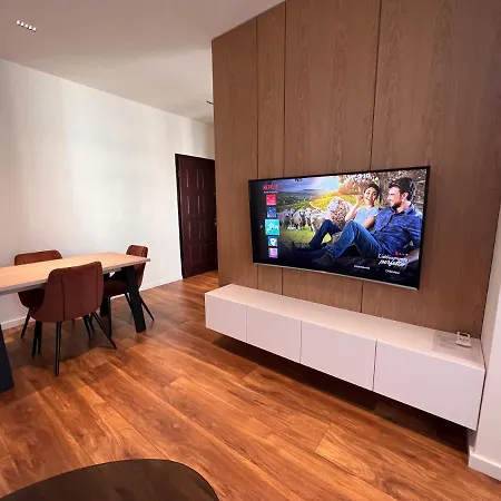 Skanderbeg Square Center Apartman *