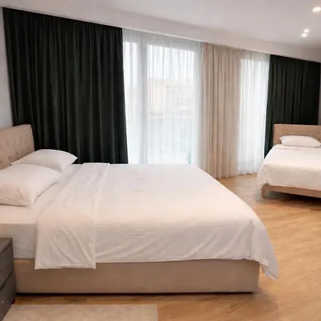 Skanderbeg Square Center *