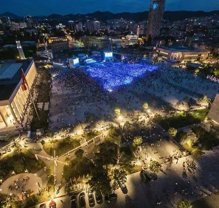 Skanderbeg Square Center *