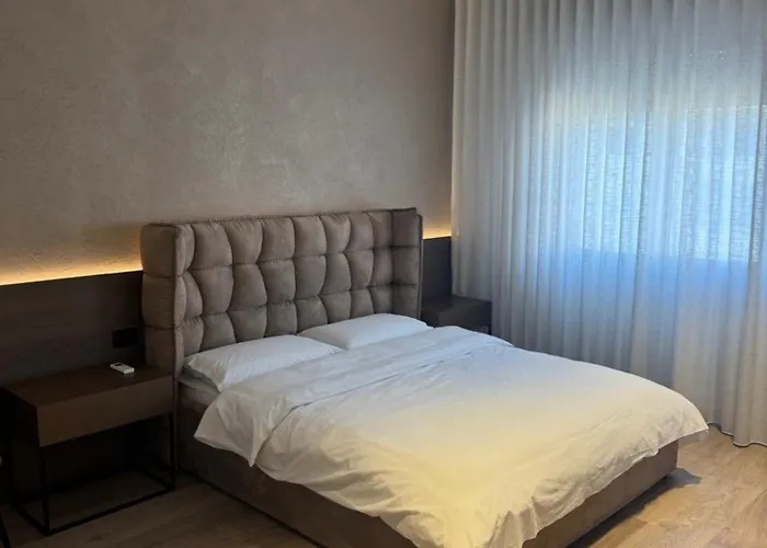 Skanderbeg Square Center ティラナ