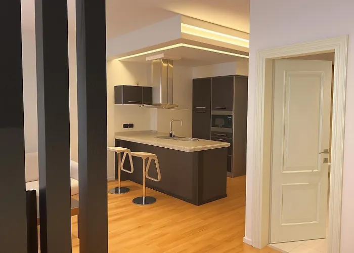 Skanderbeg Square Center * ティラナ