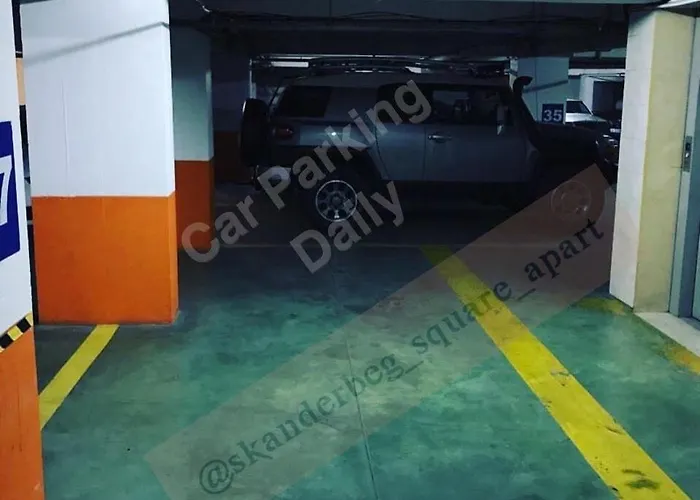 Skanderbeg Square Center * ティラナ